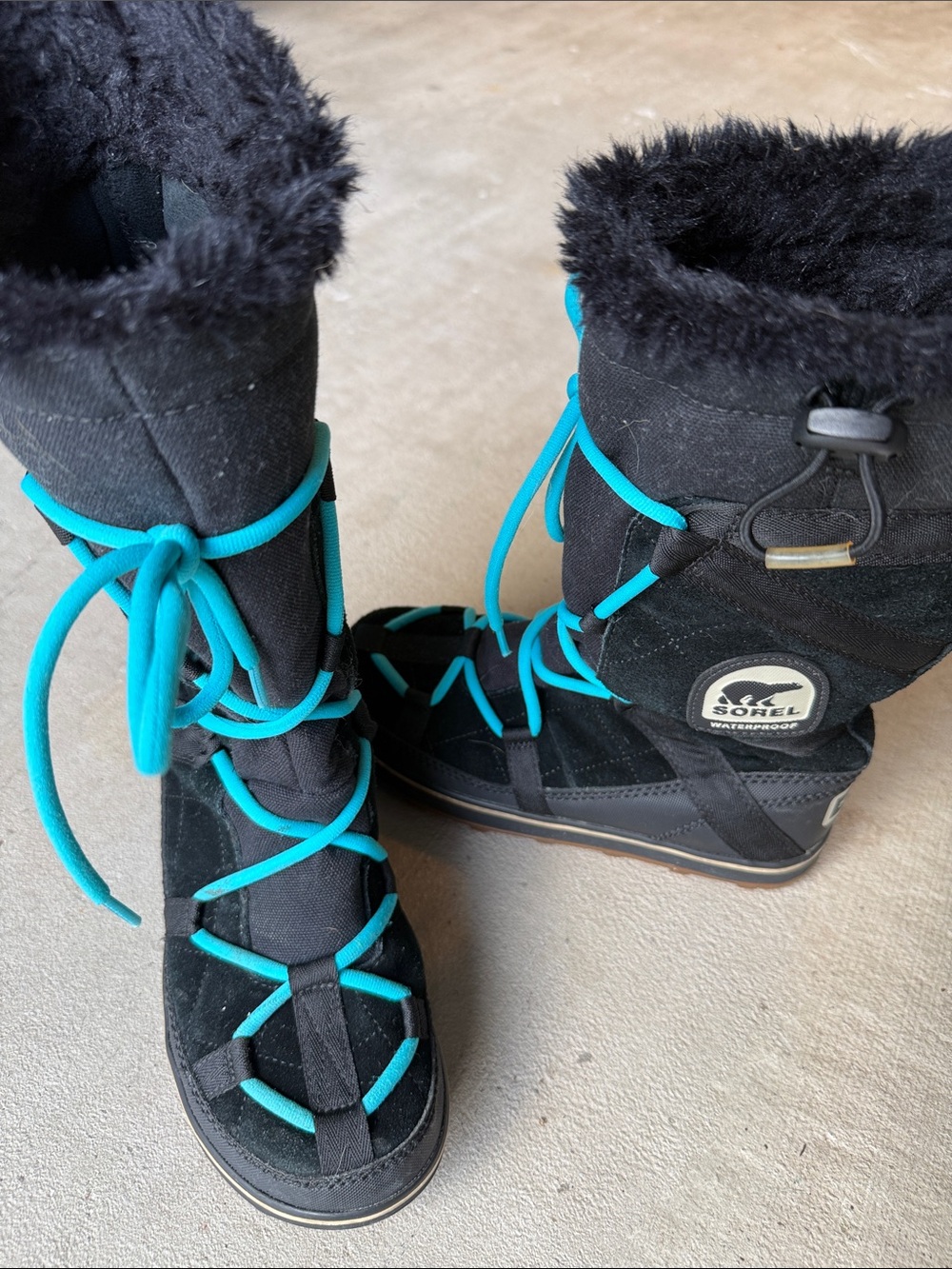 Sorel Black Winter Boots with Teal Laces